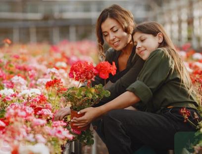 علاقة البنات بالنبات