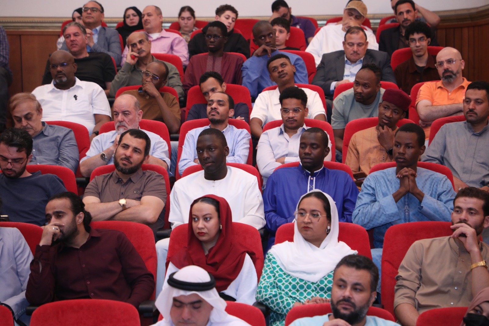 حضور الأمسية الشعرية حضور الأمسية الشعرية