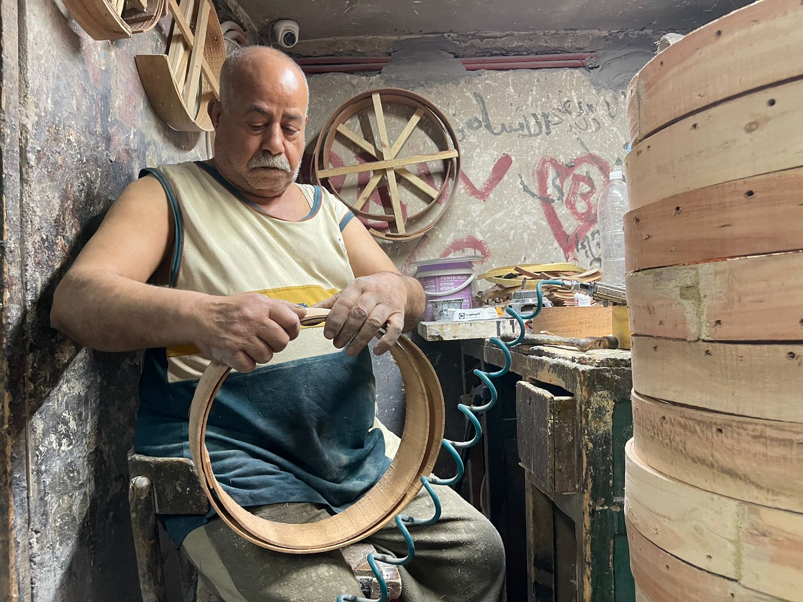 صناعة الطبول في الدرب الأحمر