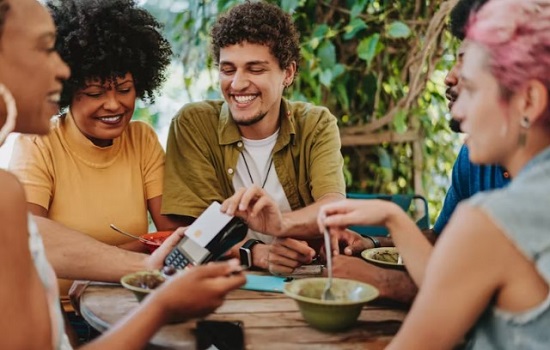 التحدث حول الأمور المالية التحدث حول الأمور المالية