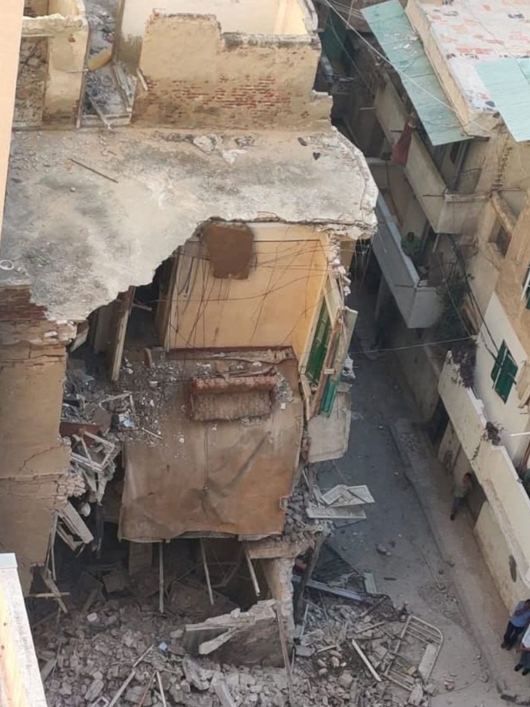إنهيار جزئي بعقار باكوس في الإسكندرية إنهيار جزئي بعقار باكوس في الإسكندرية