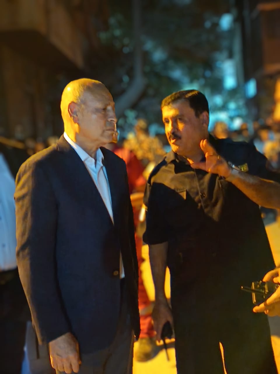 محافظ القاهرة يتفقد موقع انهيار العقار (1)