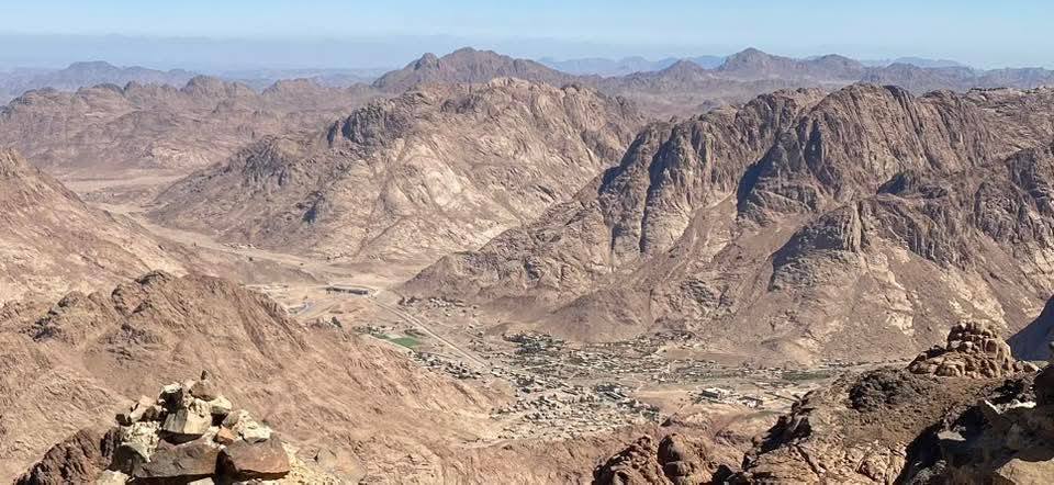 من بين جبال كاترين