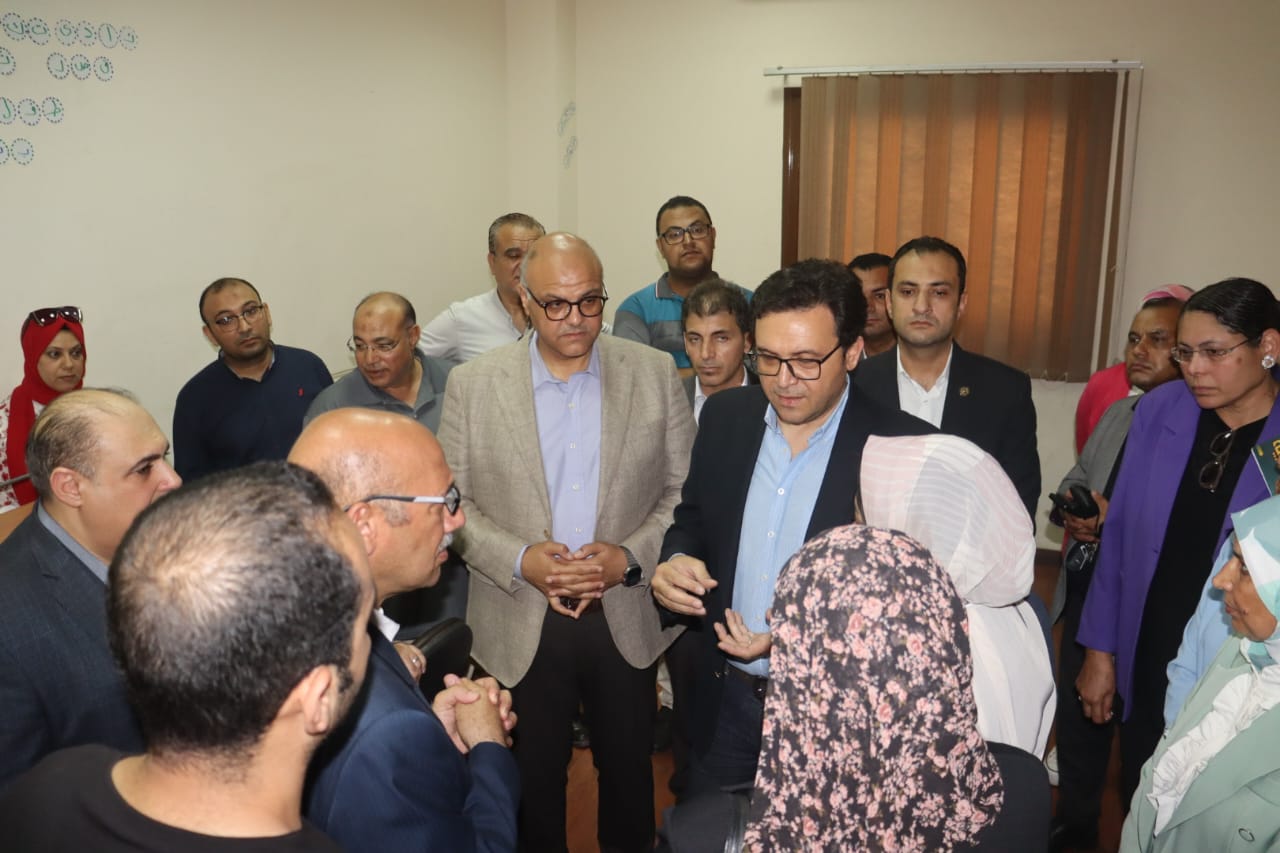 وزير الثقافة خلال الجولة