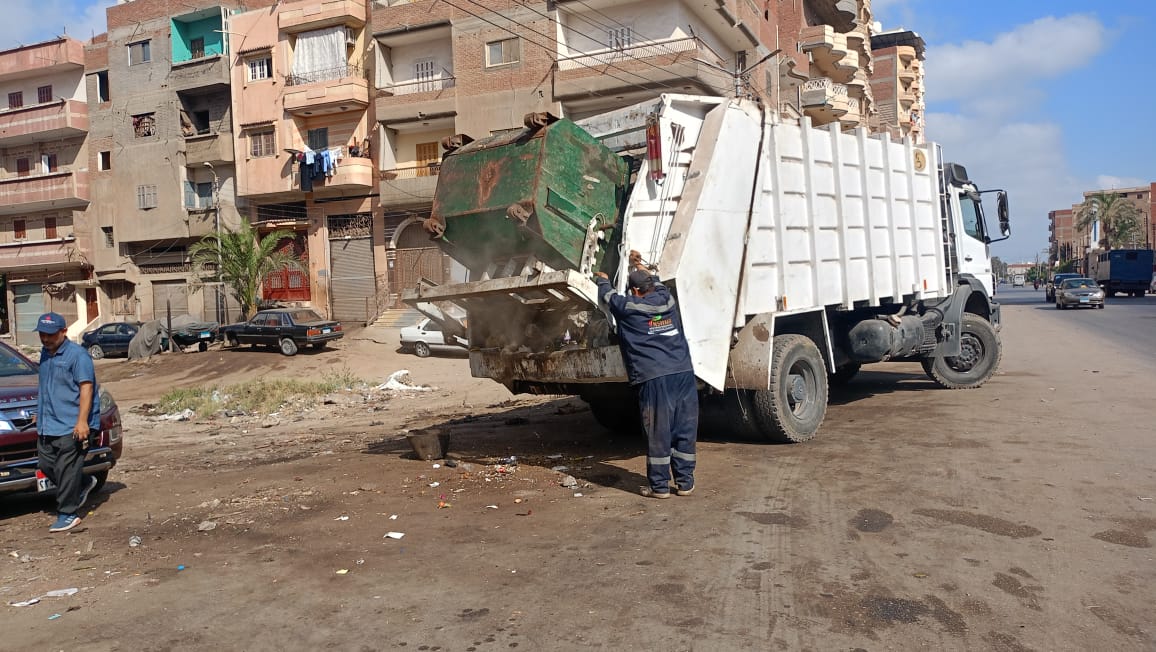 رفع القمامة من الشوارع بدسوق