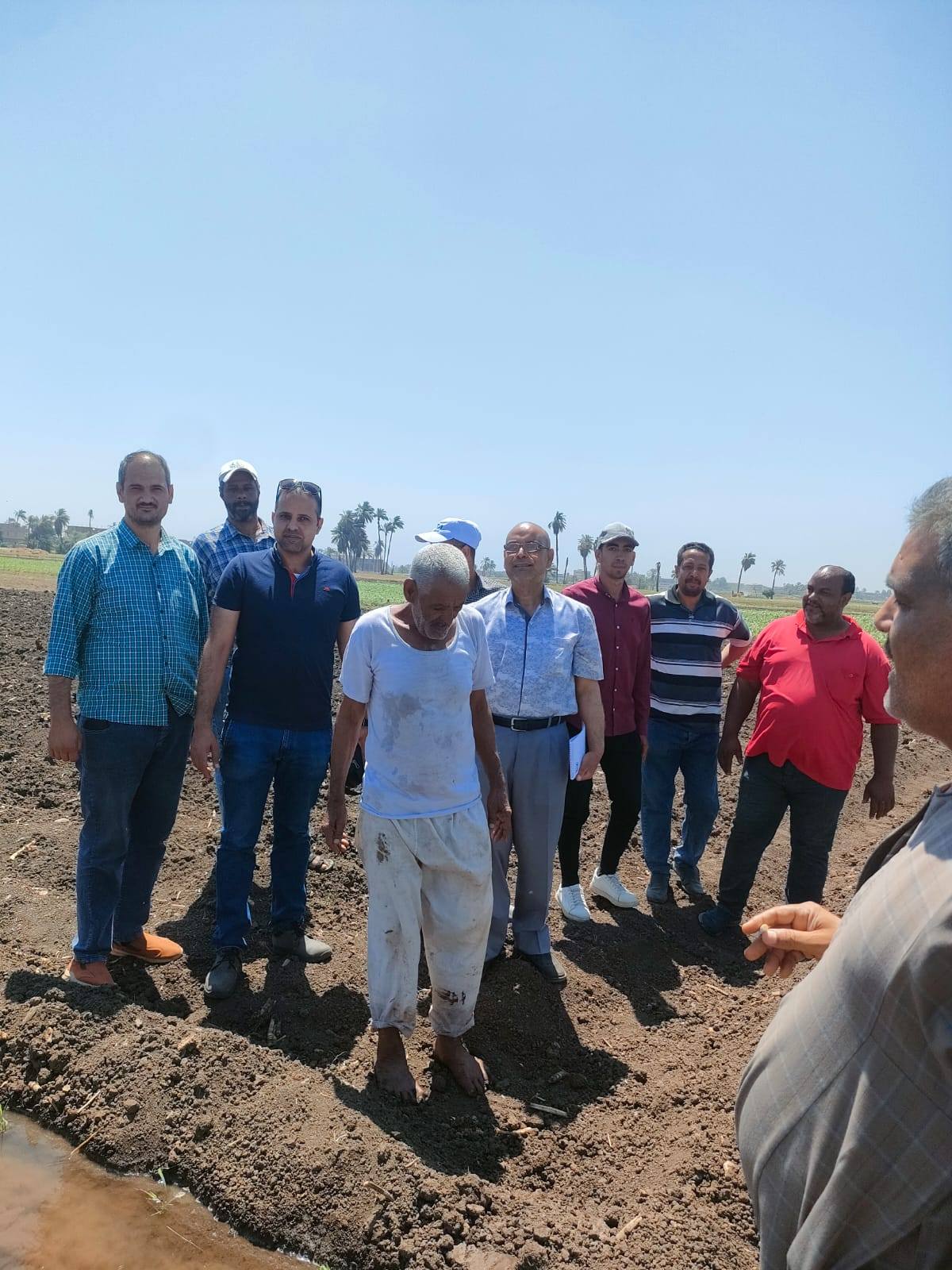 فريق الإرسشاد مع المزارعين
