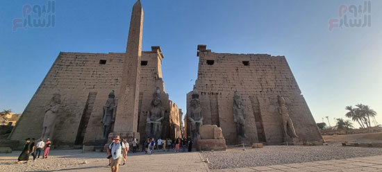 جانب-من-استمتاع-السياح-فى-معبد-الأقصر جانب-من-استمتاع-السياح-فى-معبد-الأقصر