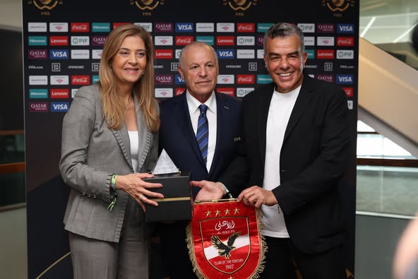 الاهلي وبالميراس يتبادلان الدروع الاهلي وبالميراس يتبادلان الدروع