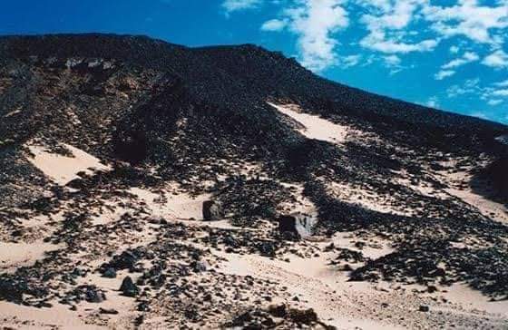 الصخور السوداء بالوادى الجديد