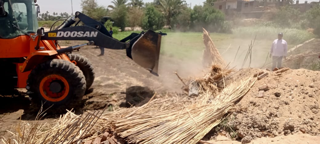 مدينة أرمنت تنفذ إزالة 2 مبنى واسترداد 6 حالات أملاك دولة