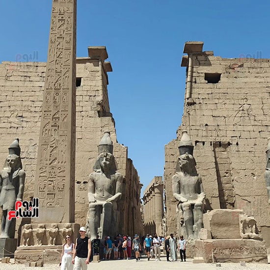 إقبال-سياح-العالم-على-معبد-الأقصر إقبال-سياح-العالم-على-معبد-الأقصر