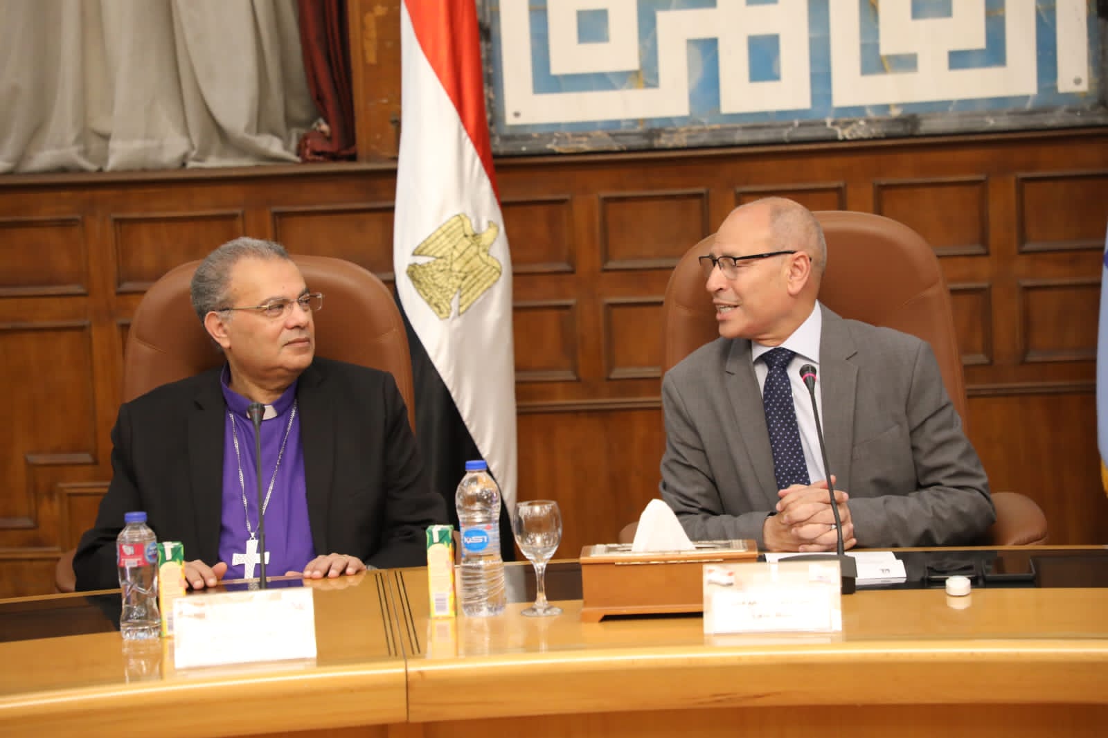 محافظ القاهرة و رئيس الطائفة الانجيلية محافظ القاهرة و رئيس الطائفة الانجيلية