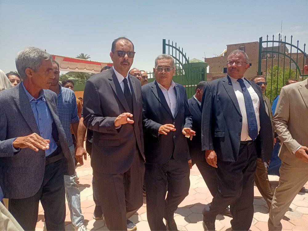 محافظ سوهاج يتفقد المدرسة اليابانية بجهينة