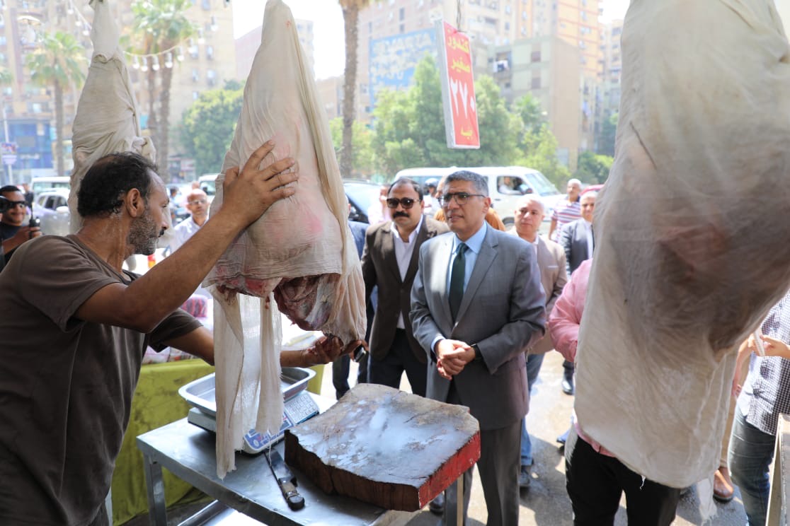محافظ الجيزة يتفقد اسعار اللحوم محافظ الجيزة يتفقد اسعار اللحوم