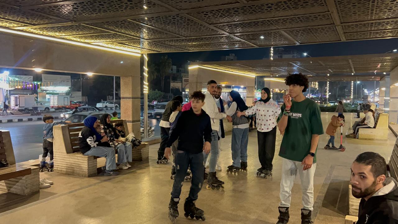 استمتاع المواطنين بالأجواء في المنصورة