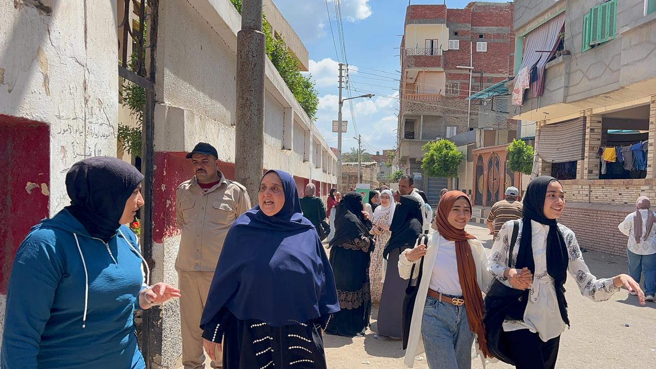 سعادة علي وجوه طالبات الشهادة الإعدادية بالدقهلية سعادة علي وجوه طالبات الشهادة الإعدادية بالدقهلية