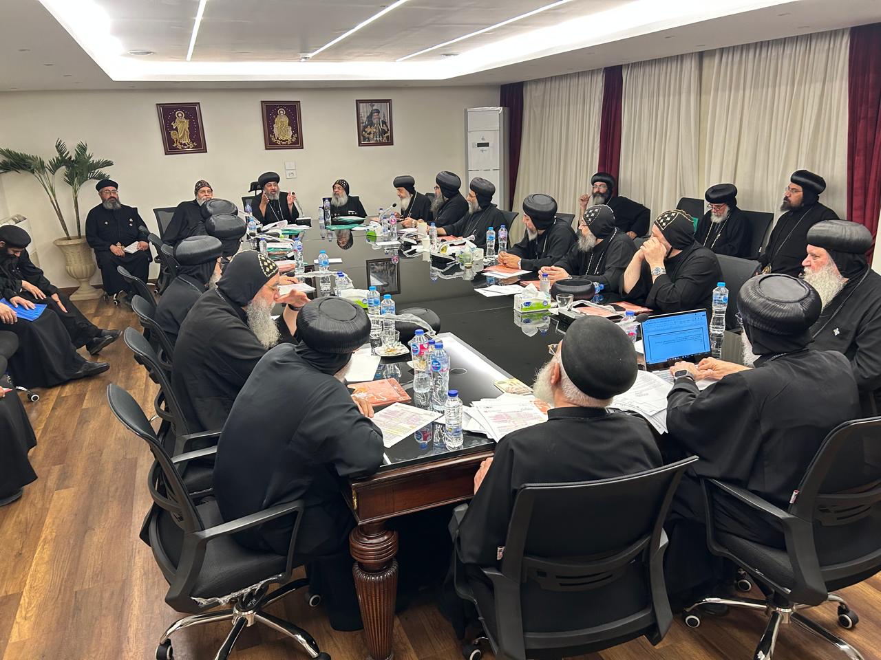 الأباء الأساقفة باجتماعات المجمع المقدس الأباء الأساقفة باجتماعات المجمع المقدس