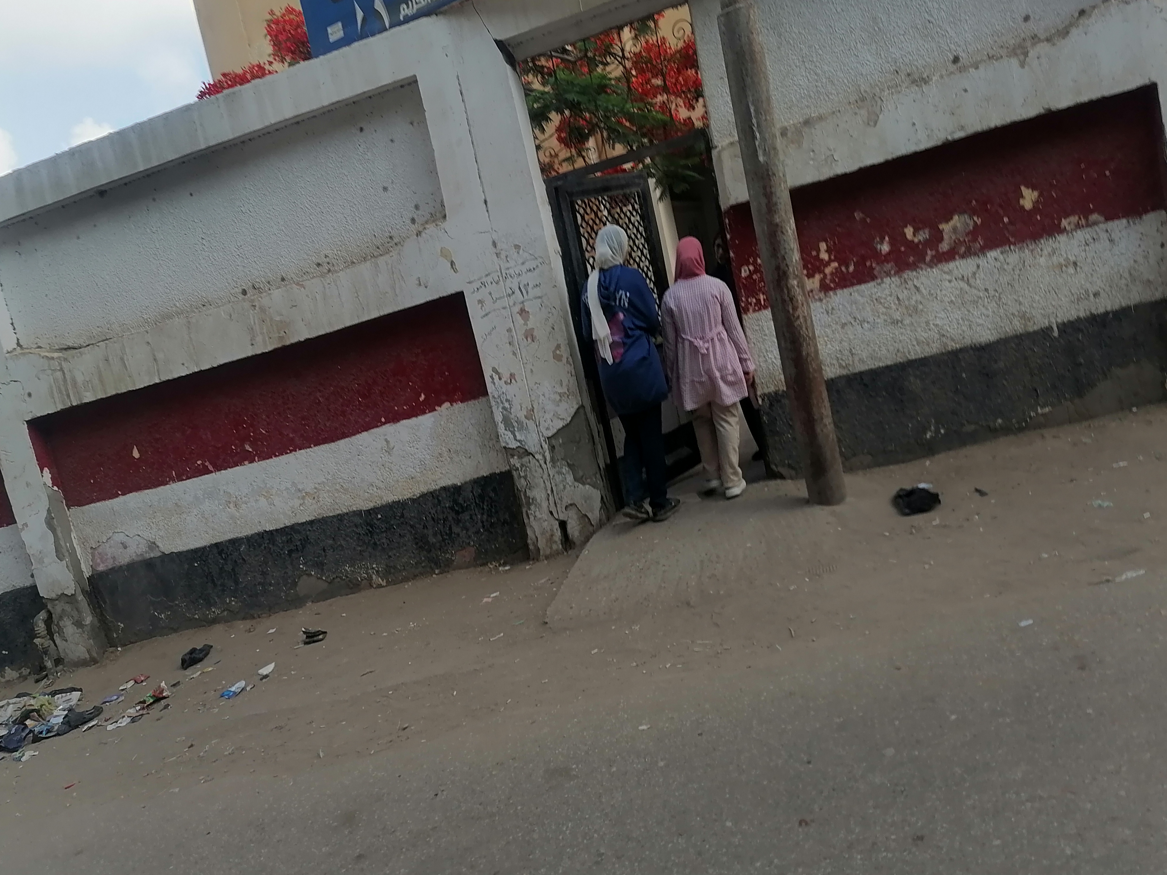 دخول طالبات الشهادة الاعدادية للجان