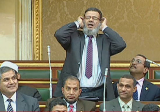 ممدوح اسماعيل يرفع الأذان ممدوح اسماعيل يرفع الأذان