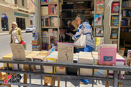 المكتبات فى شارع النبى دانيال