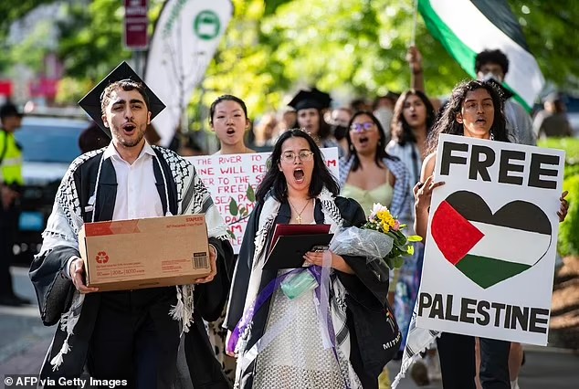 مظاهرة لدعم فلسطين مظاهرة لدعم فلسطين