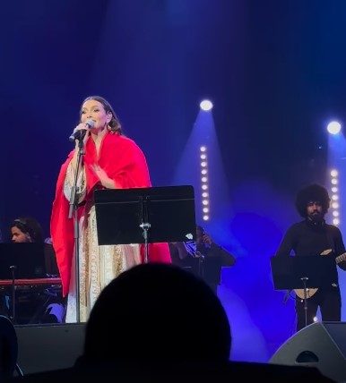 كارمن سليمان بالعلم المغربي كارمن سليمان بالعلم المغربي
