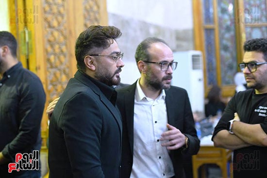 تامر حسنى فى عزاء والدة سارة وفيق تامر حسنى فى عزاء والدة سارة وفيق