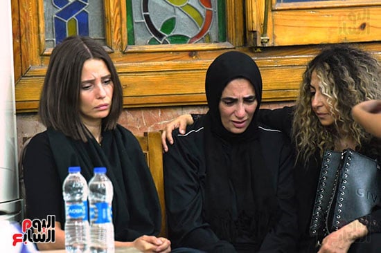 ايمان العاصى فى عزاء والدة سارة وفيق ايمان العاصى فى عزاء والدة سارة وفيق