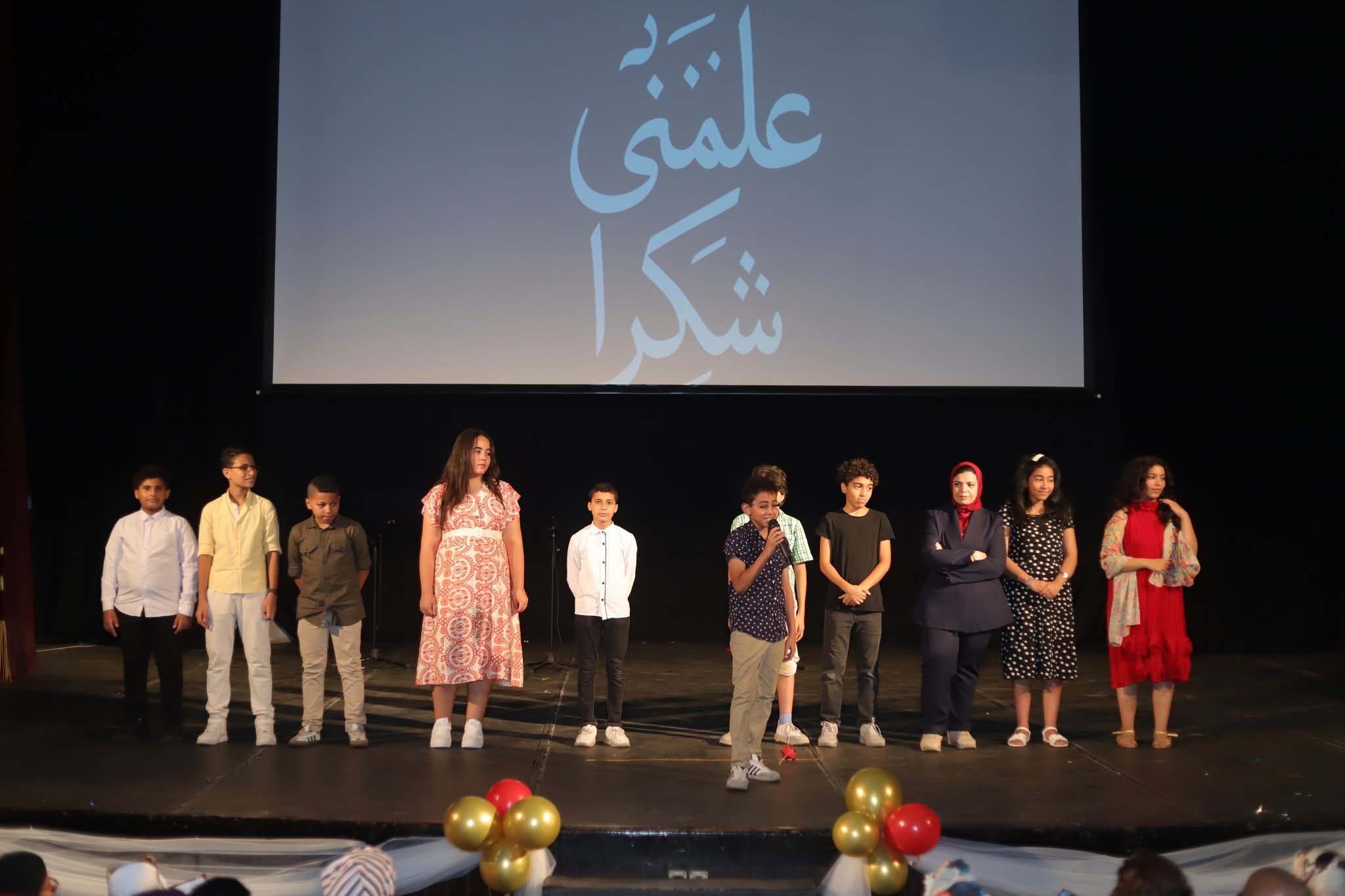 أنشطة الطلاب في الحفل بالمدرسة أنشطة الطلاب في الحفل بالمدرسة
