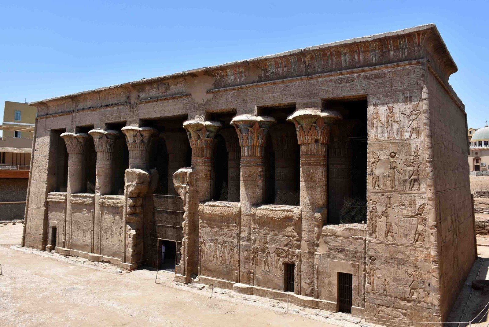 سحر وجمال معبد خنوم فى إسنا مع خطط التطوير سحر وجمال معبد خنوم فى إسنا مع خطط التطوير