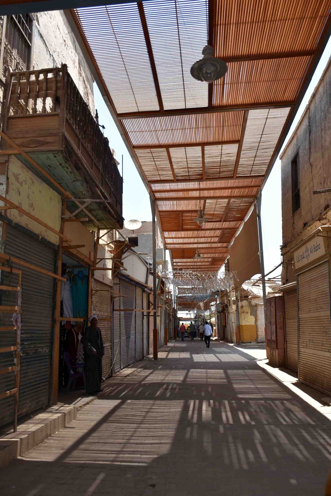 رفع كفاءة منطقة البازارات السياحية فى إسنا رفع كفاءة منطقة البازارات السياحية فى إسنا