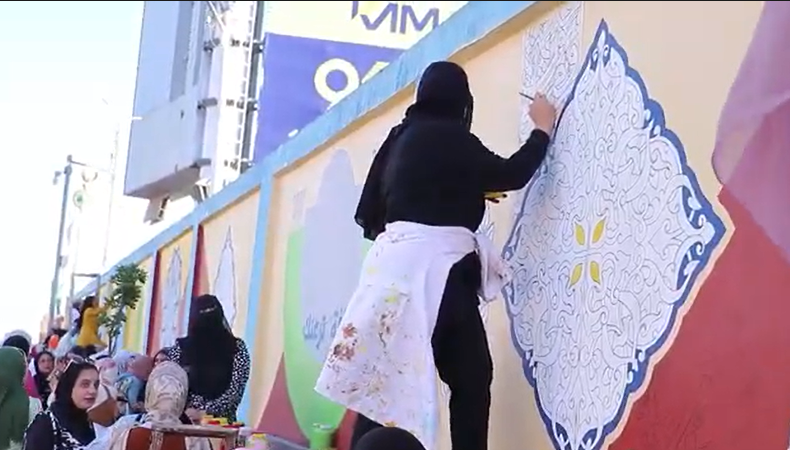 المشاركة في رسم الجداريات 