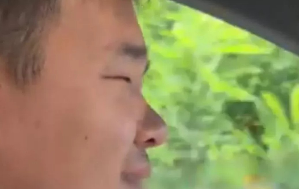 صاحب سيارة صيني يشتكى من نظام الامان فى السيارة