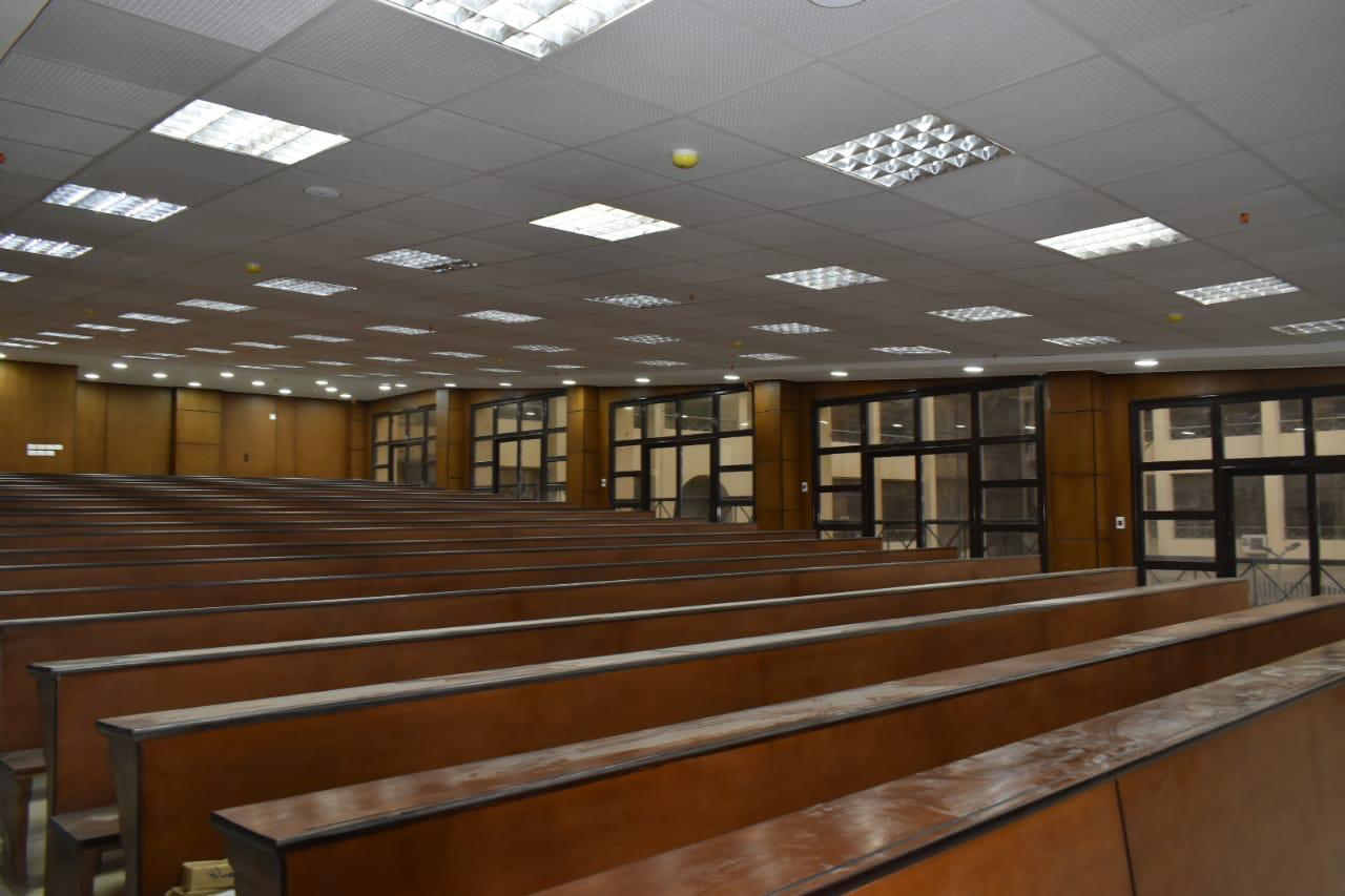 إحدى قاعات تدريس الجامعة الأهلية إحدى قاعات تدريس الجامعة الأهلية