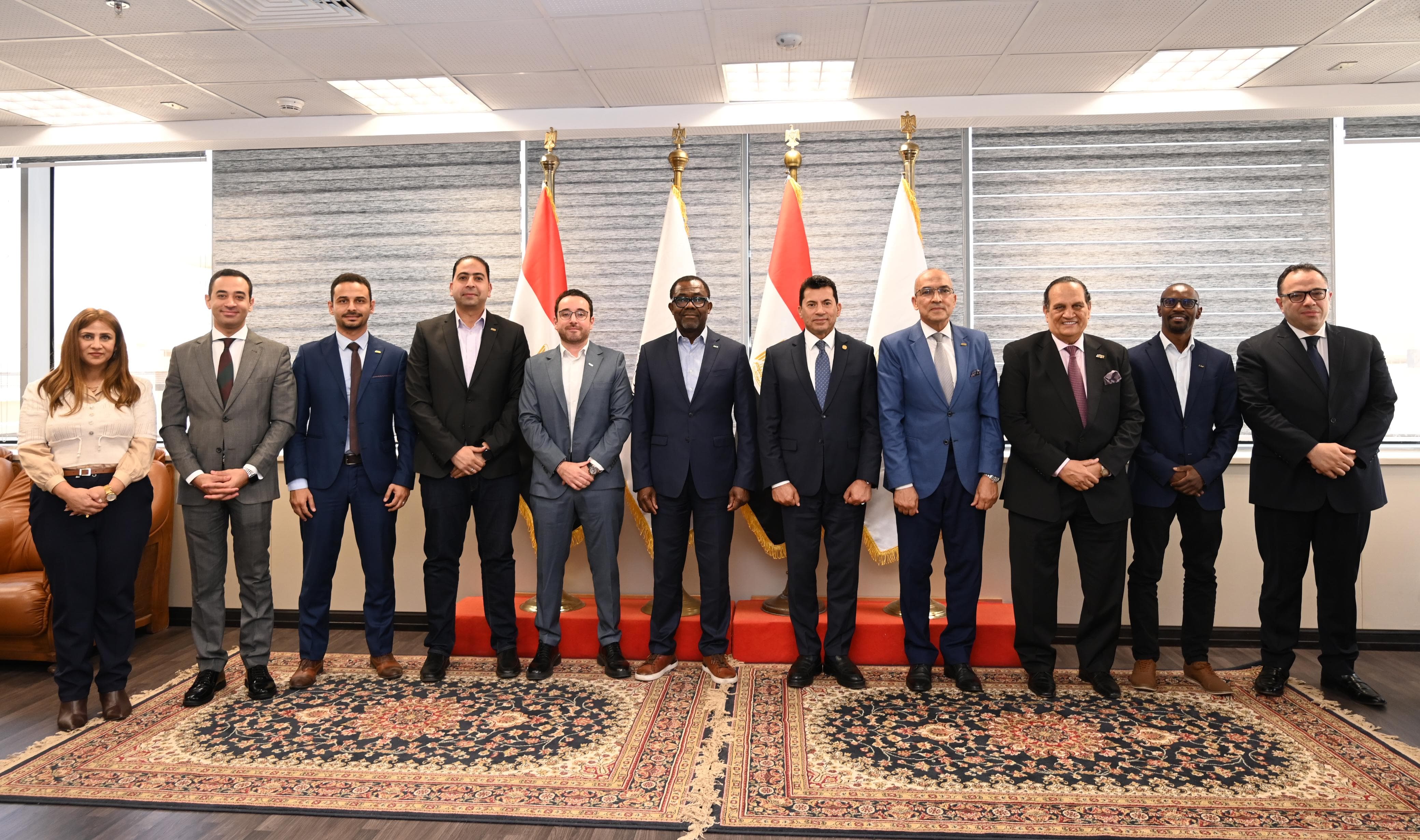 وزير الرياضة يمع مسئولي الاتحاد الافريقي لكرة القدم