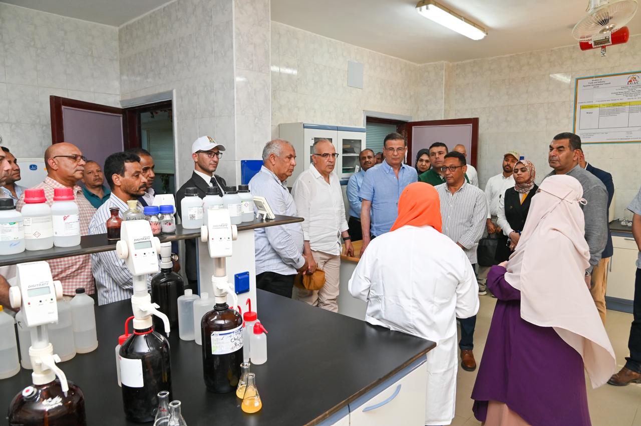 وزيرا الزراعة والري ومحافظ الوادي الجديد بزيارة تفقدية