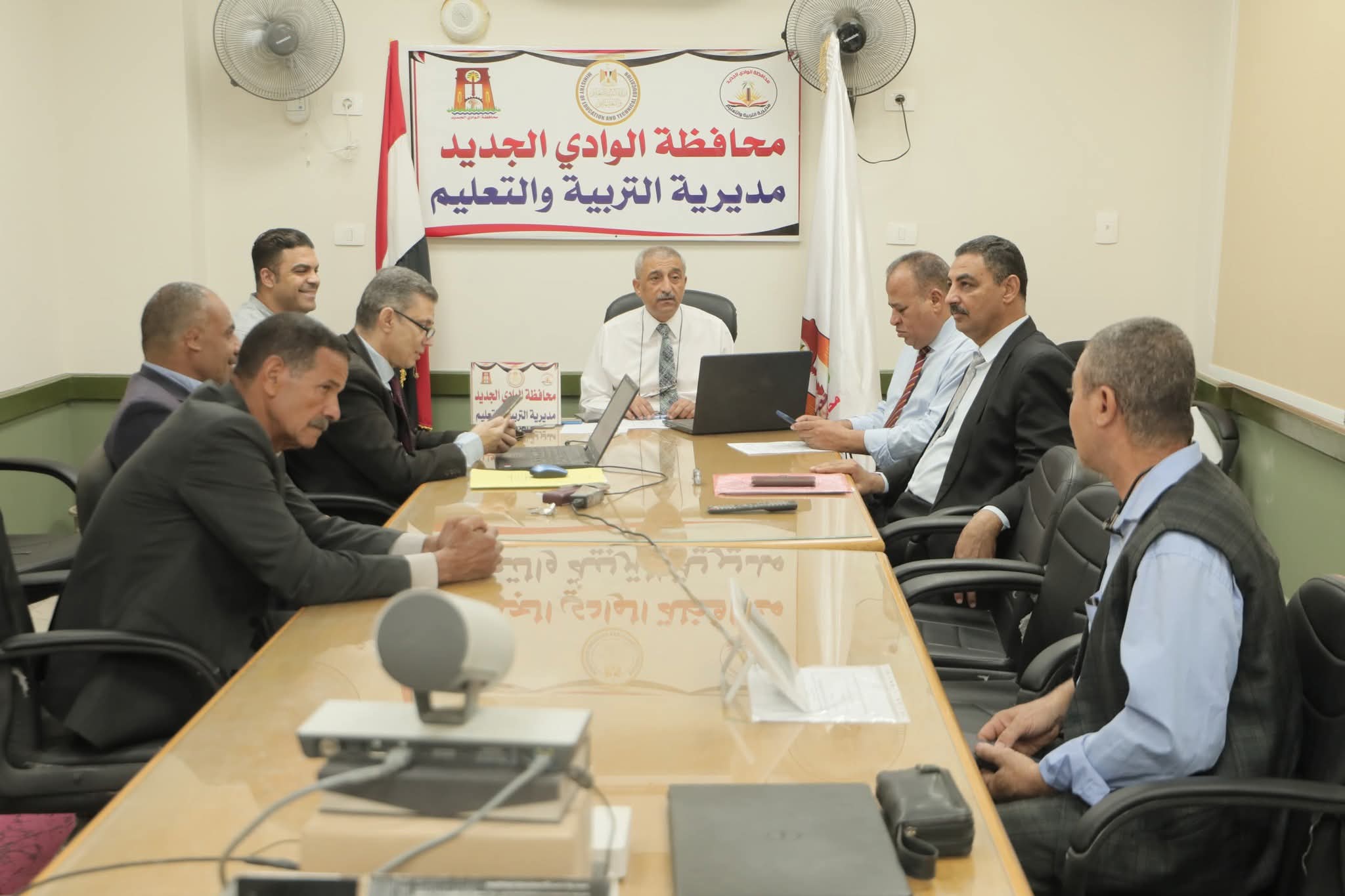 جانب من الاجتماع جانب من الاجتماع
