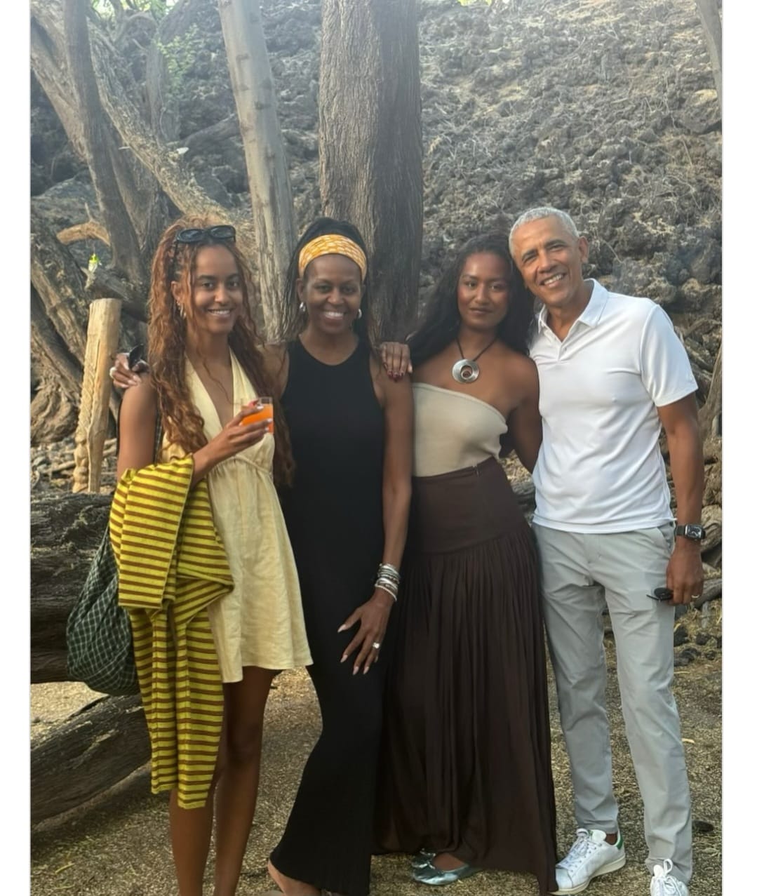 ميشيل وباراك أوباما وابنتيهما