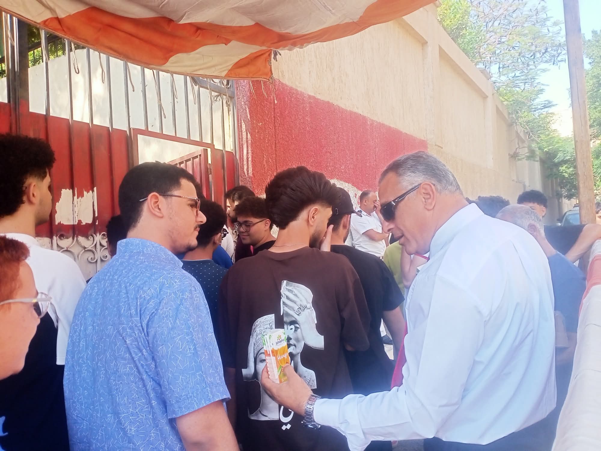 أمام لجان العبور أمام لجان العبور