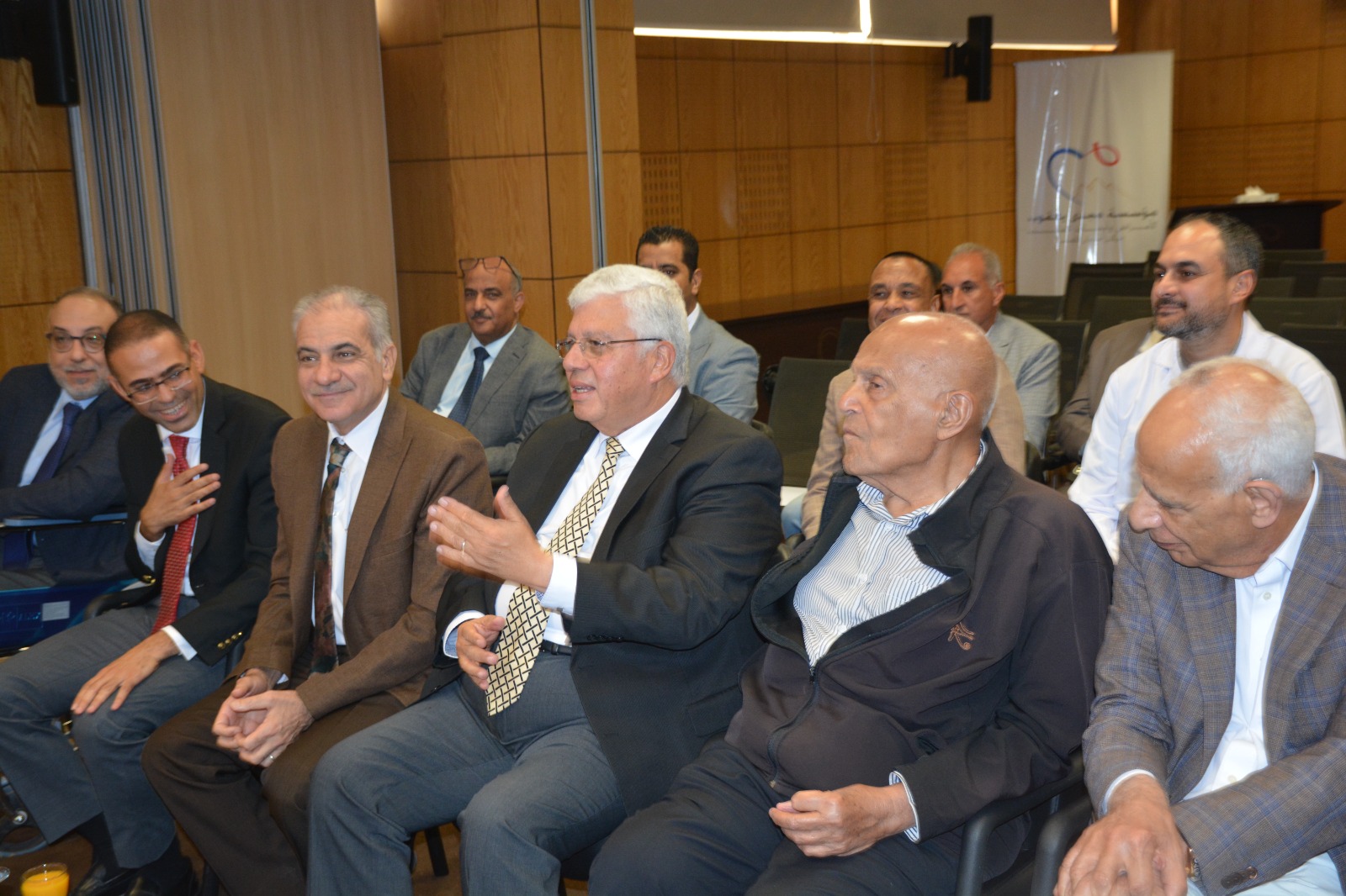  وزير التعليم العالى والبروفوسير مجدى يعقوب