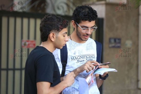 الطلاب يستعدون لامتحان اللغة العربية الطلاب يستعدون لامتحان اللغة العربية