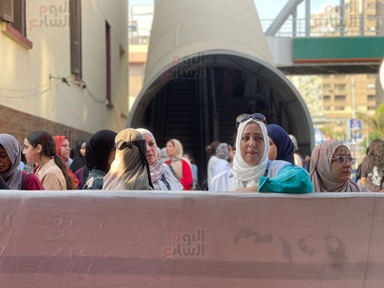 أولياء-الأمور-ينتظرون-أبناءهم-خارج-لجان-امتحانات-الثانوية أولياء-الأمور-ينتظرون-أبناءهم-خارج-لجان-امتحانات-الثانوية