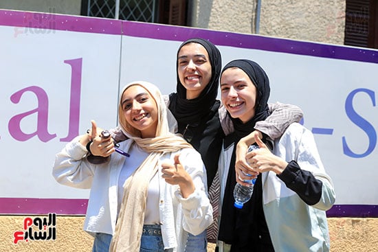 اللغة العربية ترسم البسمة على وجوه طالبات الثانوي العام اللغة العربية ترسم البسمة على وجوه طالبات الثانوي العام