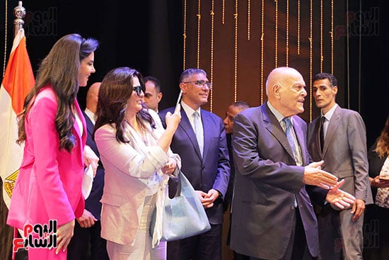 لحظة تكريم مجدي يعقوب لحظة تكريم مجدي يعقوب