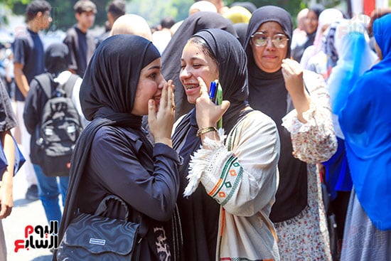 فرحة عارمة بين طالبات الثانوية العامة فرحة عارمة بين طالبات الثانوية العامة
