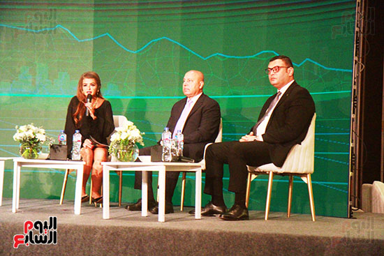 وزير الاسكان ووزير الصناعة في الملتقى