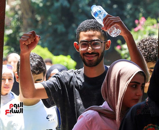 فرحة سهولة امتحان العربي فرحة سهولة امتحان العربي