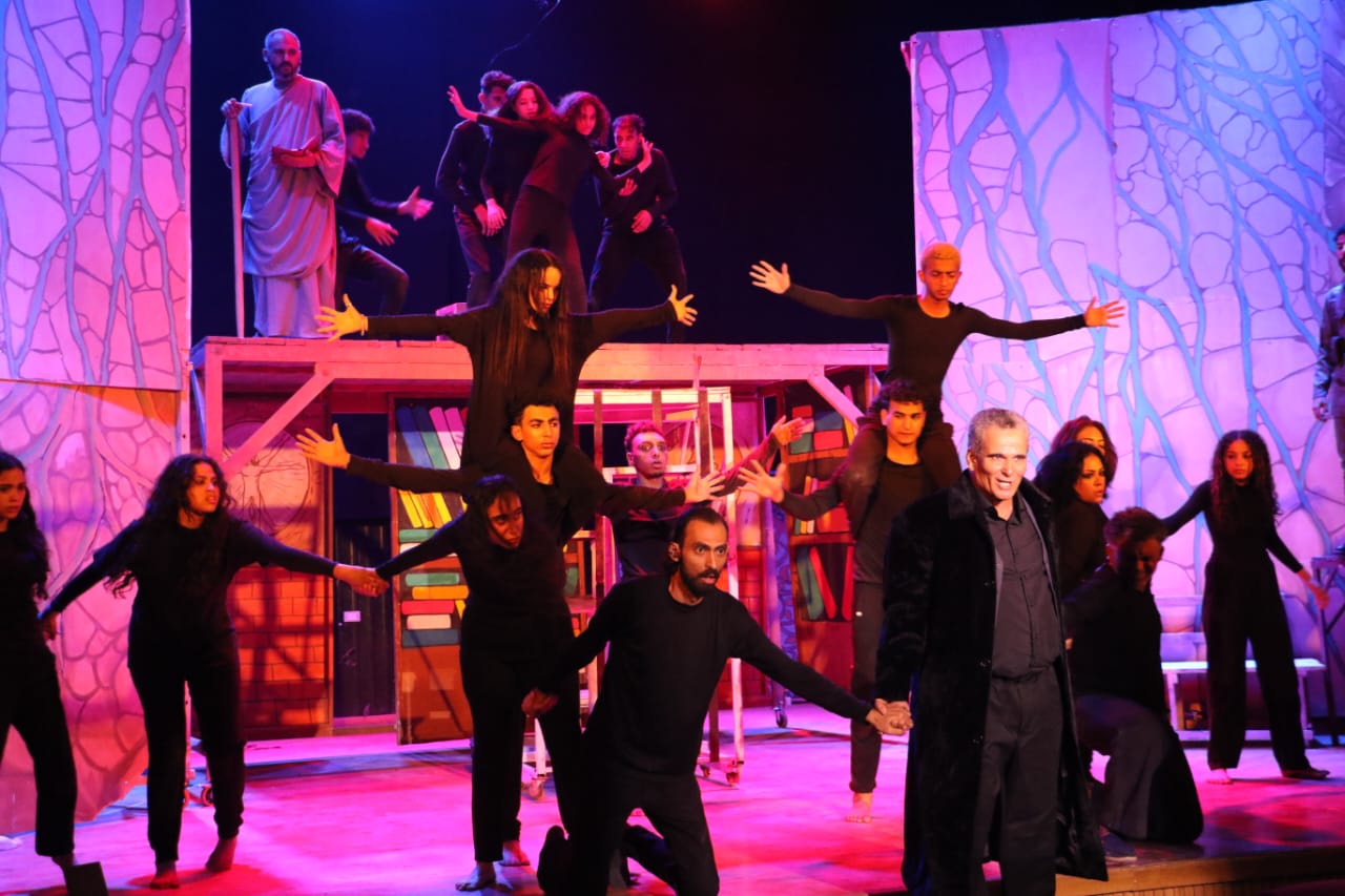 العرض المسرحي