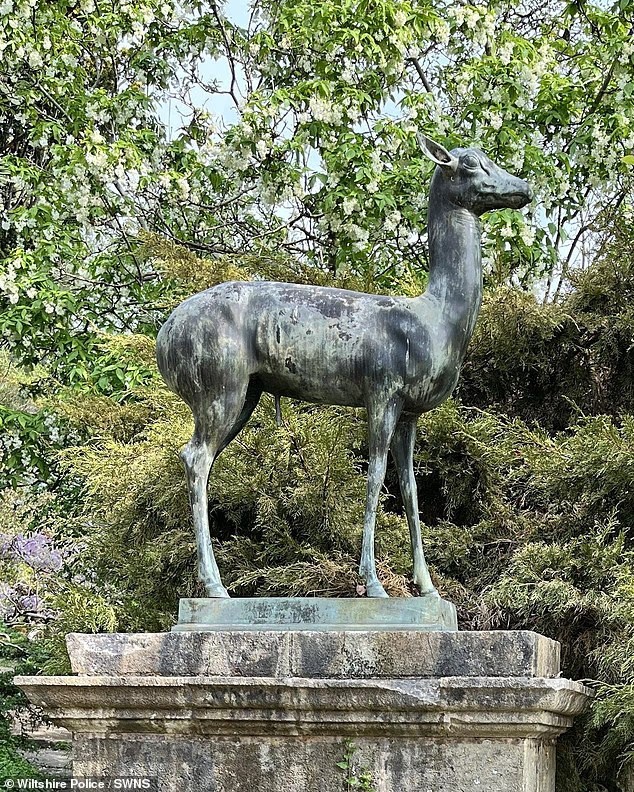 احد التماثيل المسروقة