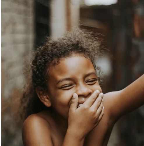 الفوائد النفسية للضحك